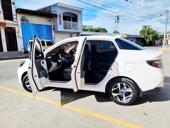  HYUNDAI GRAND i10 SEDÁN 2024 – BLANCO