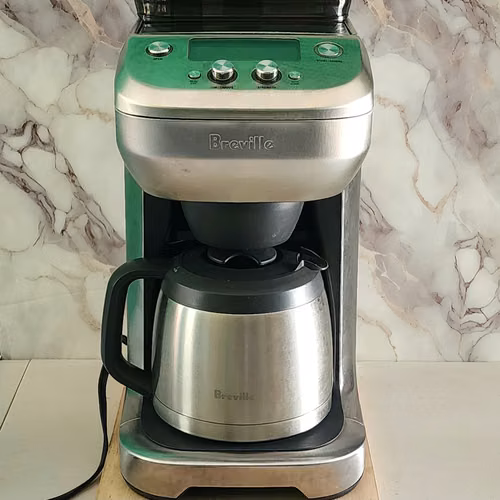Cafetera automatica de 12 tazas marca Breville de alta gama con molinillo integrado ideal para pequeño negocio