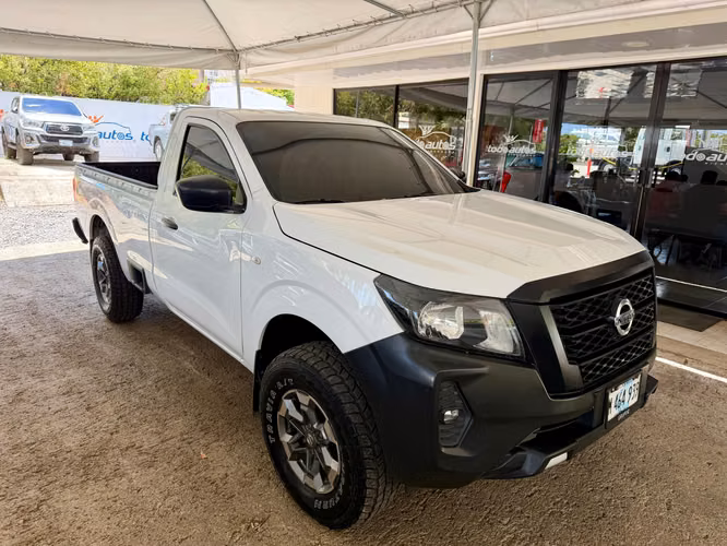 NISSAN NP300 CAB SENCILLA AÑO 2025