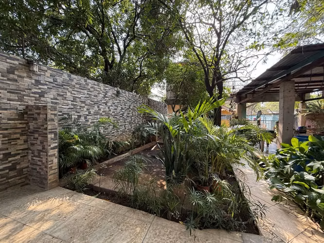 Casa Esquinera en Venta en Bosques de Bolonia | 9 Habitaciones | US$135,000 - Imagen 3