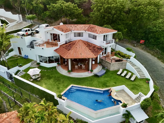 Casa IL Velo: Mediterranean Elegance with Panoramic Bay Views