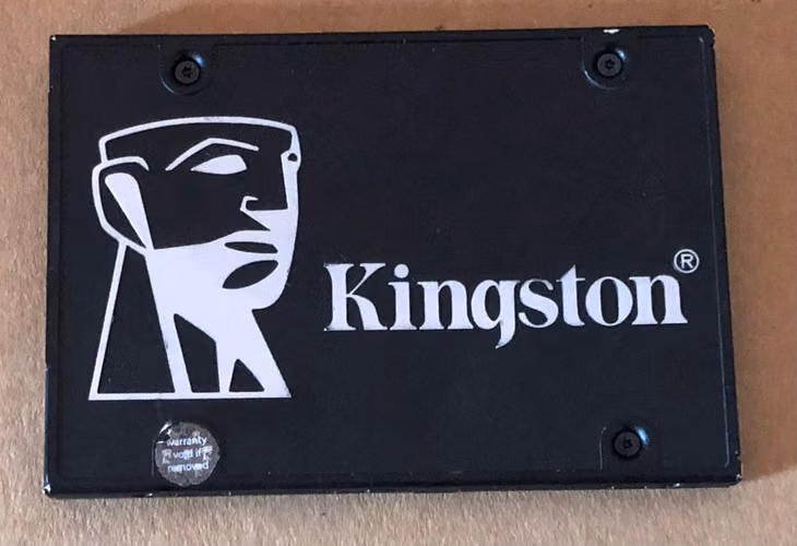 Unidad de estado solido Kingston KC600 Sata de 256gb