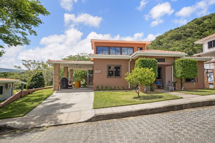 Family Home with Private Pool for Sale in San Juan del Sur, Nicaragua - Imagen 4