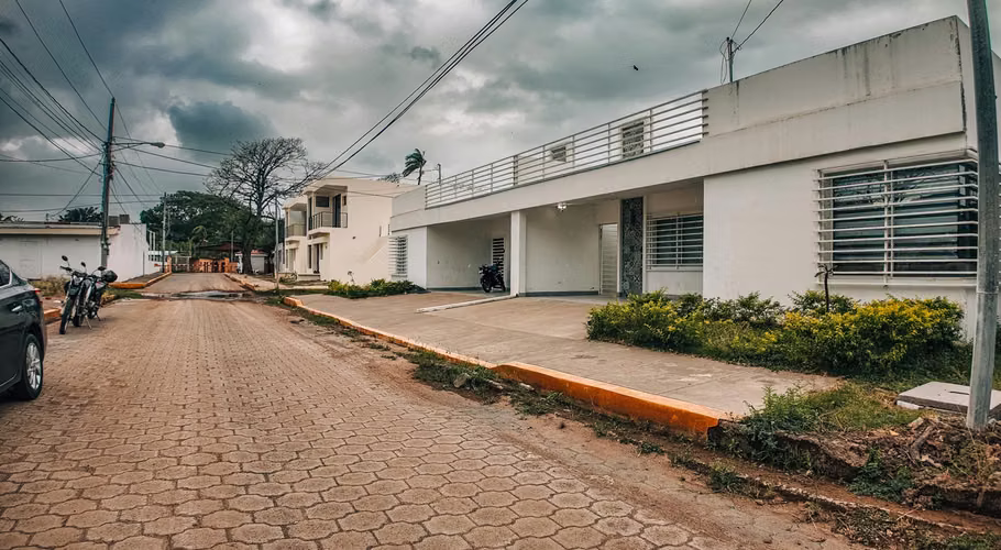 Stylish Modern Home with Pool at Villa San Juan - Imagen 2