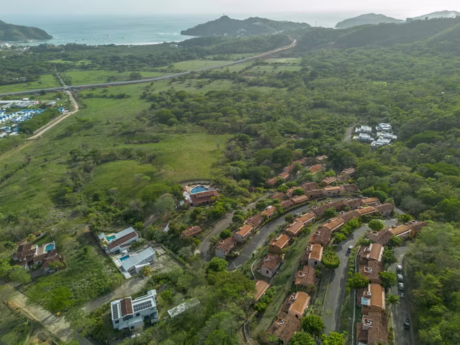 Villa 42, Oceanview Living Surrounded by Nature in Palermo