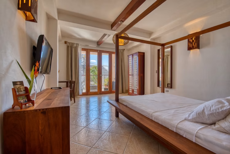 A beachfront hotel, paired with surrounding land, in San Juan del Sur, Nicaragua. - Imagen 4