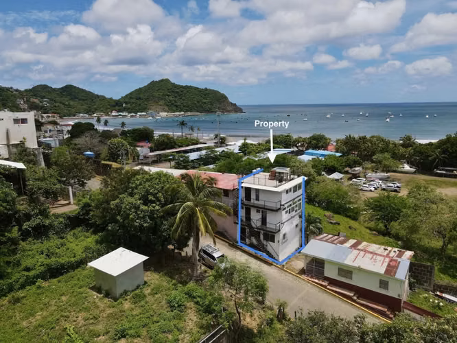 A multi unit property offering ocean views, right in the center of San Juan Del Sur, Nicaragua. - Imagen 3