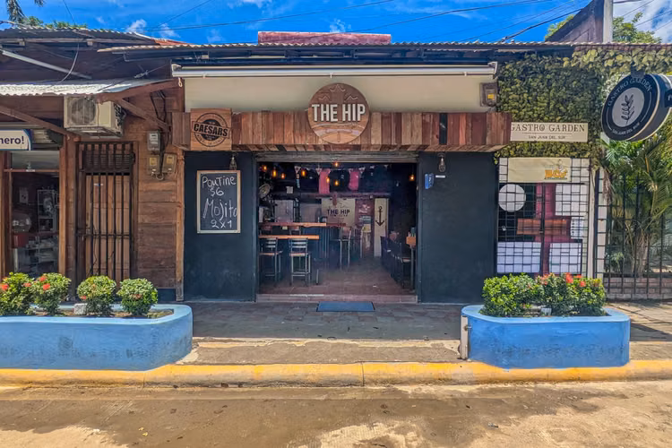 Invest in a successful Canadian inspired bar in San Juan Del Sur. - Imagen 2
