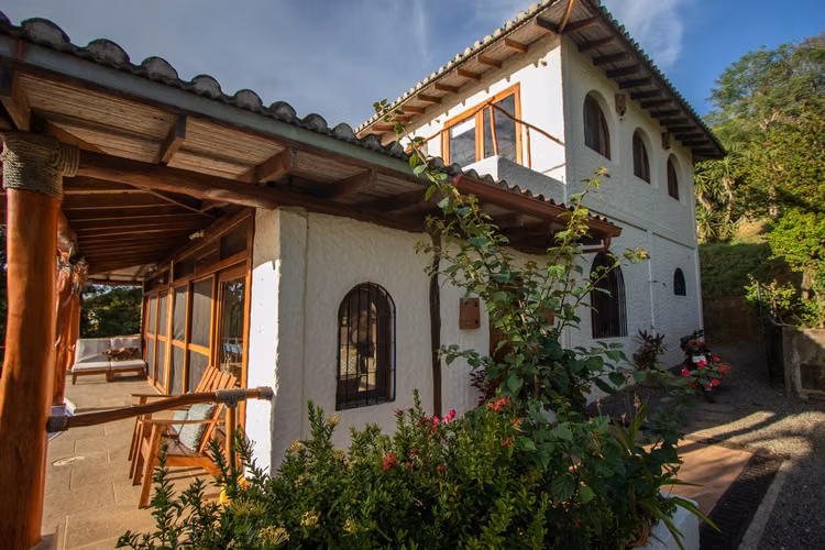 Peaceful home with stunning endless ocean views - Imagen 2