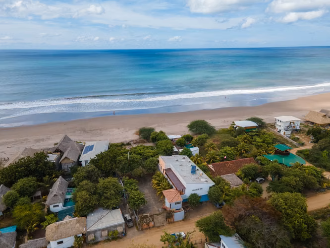 Commercial Beachfront Yaltas Inn Hotel at Playa Guasacate - Imagen 2