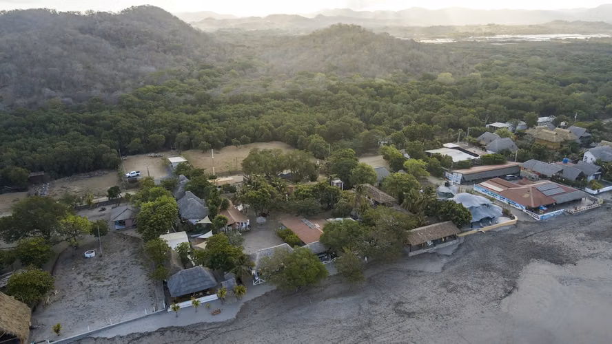 Commercial Beachfront Hostal Sunset Villas at Playa Guasacate Popoyo Nicaragua - Imagen 2