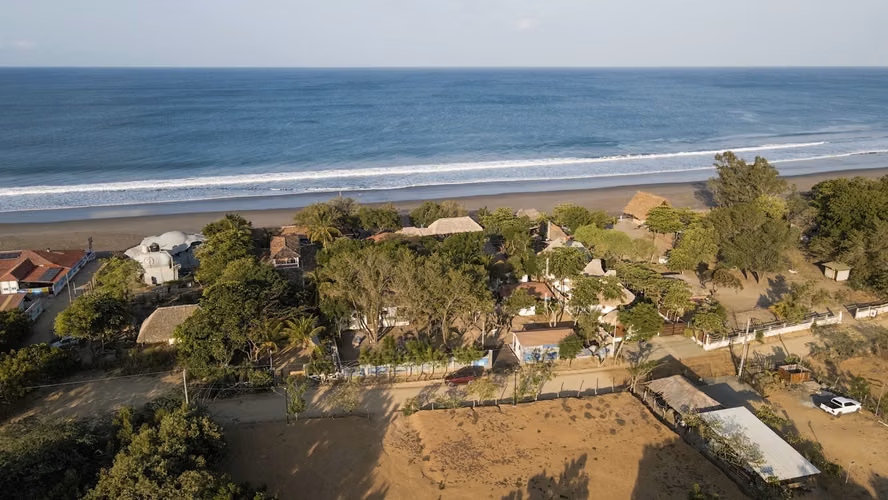 Commercial Beachfront Hostal Sunset Villas at Playa Guasacate Popoyo Nicaragua - Imagen 3