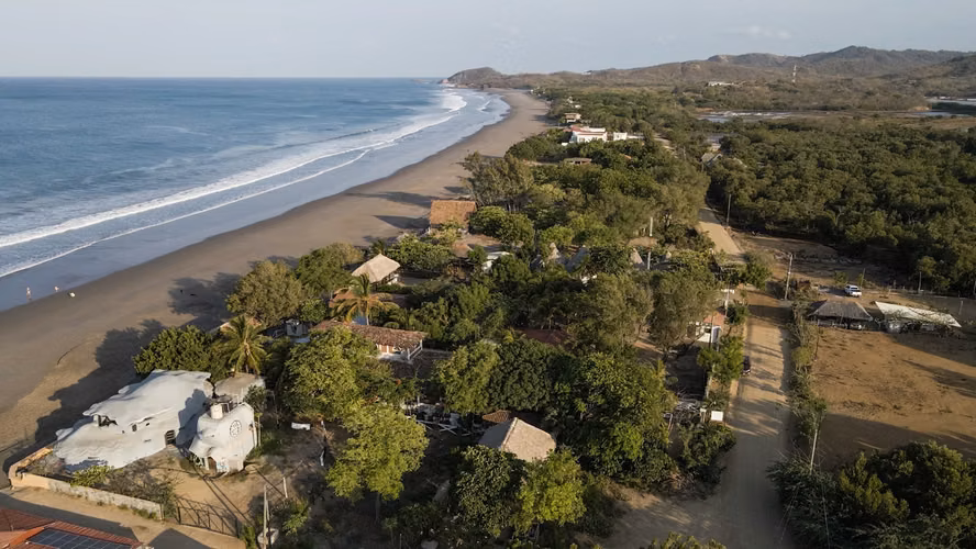 Commercial Beachfront Hostal Sunset Villas at Playa Guasacate Popoyo Nicaragua - Imagen 4
