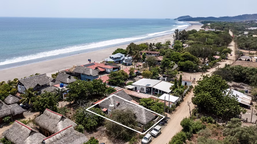 Commercial Beach Guest House in Playa Guasacate Nicaragua - Imagen 2