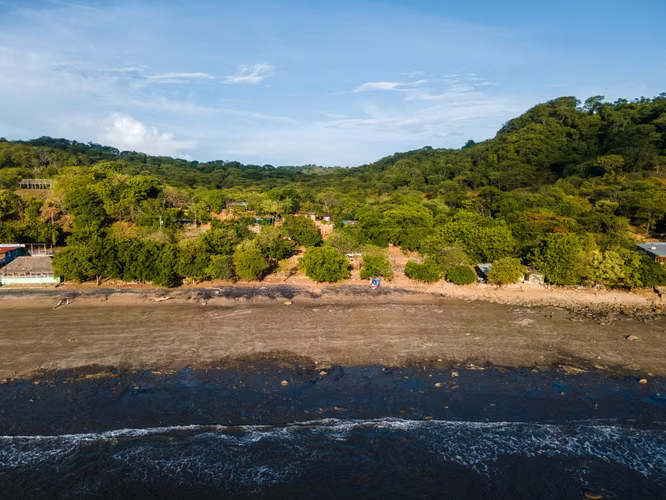 Beachfront Lot in El Astillero Nicaragua - Imagen 4