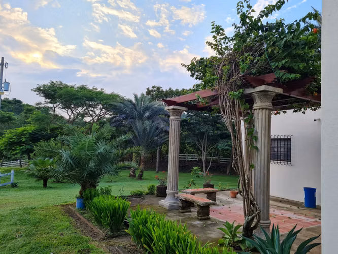 Large Acreage and Home in La Cuesta - Imagen 3