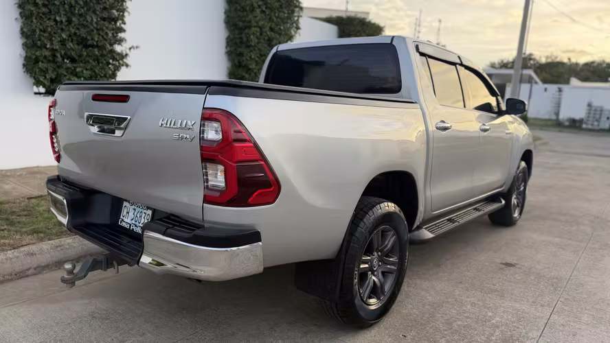 Hilux SRV 2021 4x4 Unico Dueño - Imagen 4