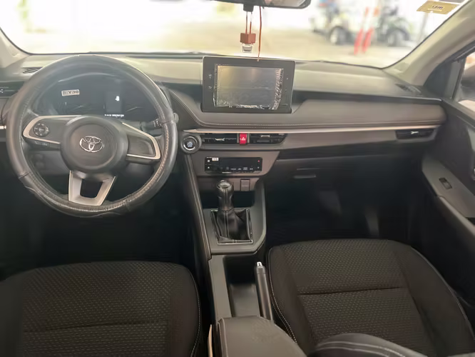 TOYOTA YARIS E  - Imagen 4