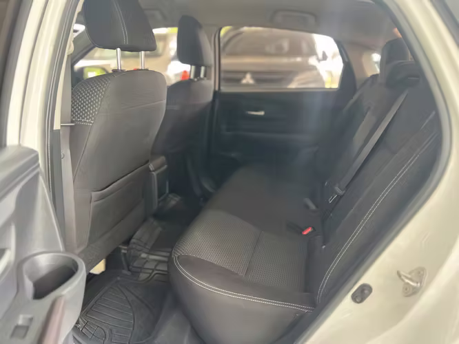 TOYOTA YARIS E  - Imagen 3