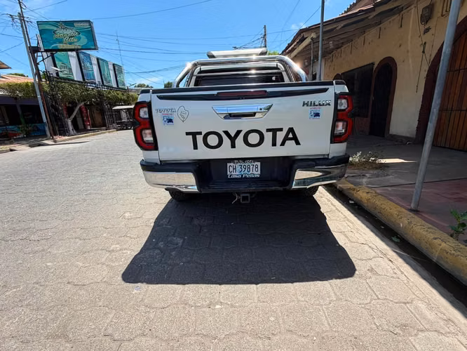 vendo toyota hilux 2022 automatica - Imagen 6