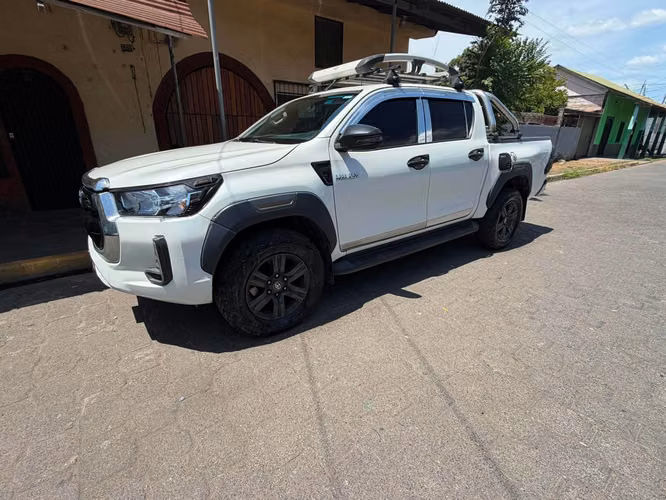 vendo toyota hilux 2022 automatica - Imagen 3