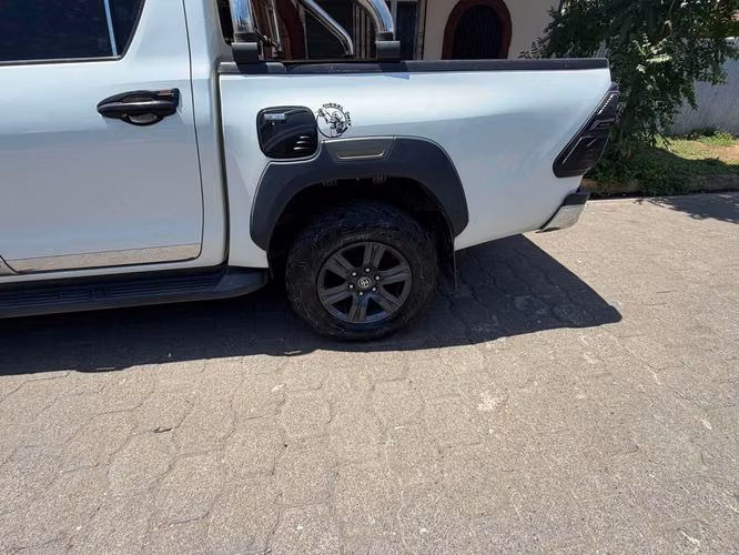 vendo toyota hilux 2022 automatica - Imagen 4