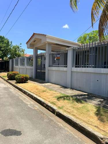 Casa Moderna en Condominio Privado con Acabados Premium y Amplios Espacios - Imagen 1