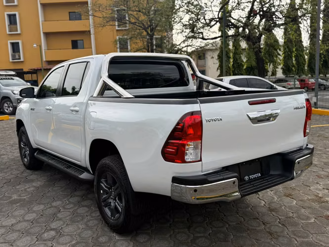 Linda HILUX 2027 0KM  - Imagen 2