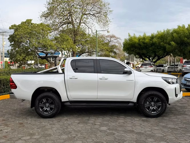 Linda HILUX 2027 0KM  - Imagen 4