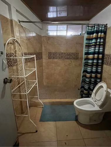 SE ALQUILA HABITACIÓN AMUEBLADA  - Imagen 3