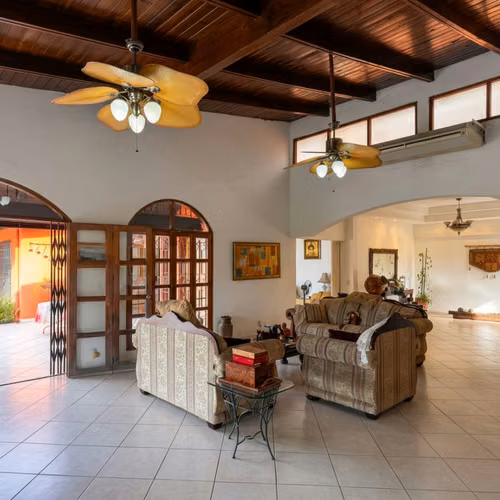 Casa en Venta en Las Colinas IV Etapa, Managua | Piscina y 1,811 m² de Terreno | US$450,000 - Imagen 8