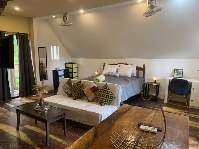 2-Story Jungle Apartment with Mountain View – 5 Min Walk to Playa Maderas - Imagen 4