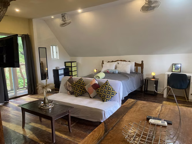 2-Story Jungle Apartment with Mountain View – 5 Min Walk to Playa Maderas - Imagen 5