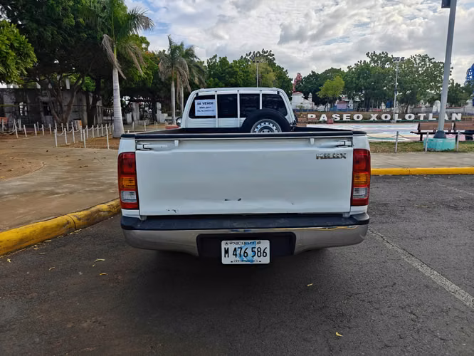 TOYOTA HILUX CABINA SENCILLA 4X2