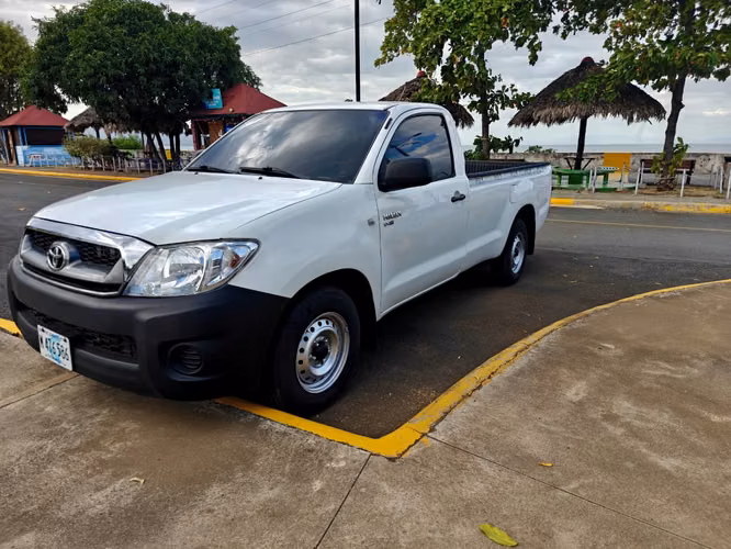 TOYOTA HILUX CABINA SENCILLA 4X2