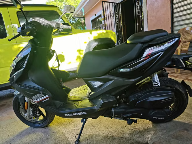Genesis Sunny 150, con apenas 577 kilómetros, casi nueva, sin ningun detalle, todo en regla 