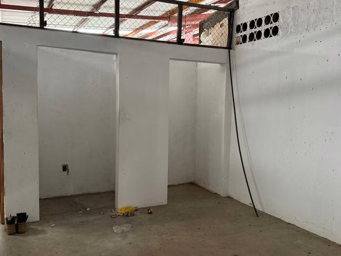 SE VENDE PROPIEDAD COMERCIAL - BODEGA EN ALTAGRACIA