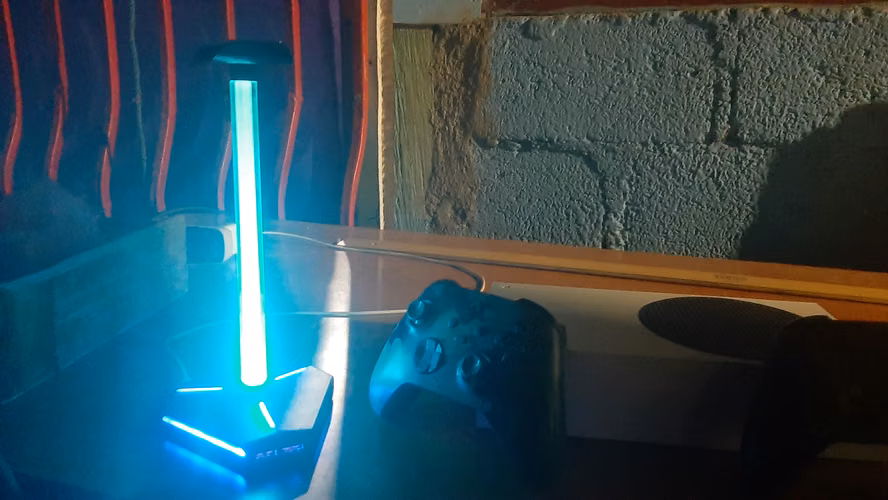 Xbox series s usada con 2 controles y soporte para auricular - Imagen 8