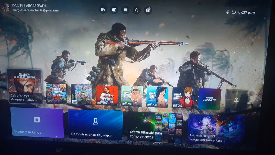 Xbox series s usada con 2 controles y soporte para auricular - Imagen 2