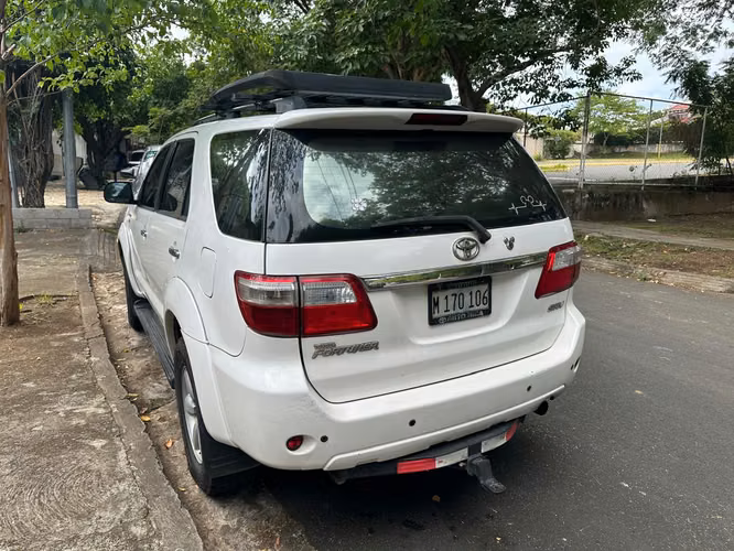 Toyota Fortuner srv 2011