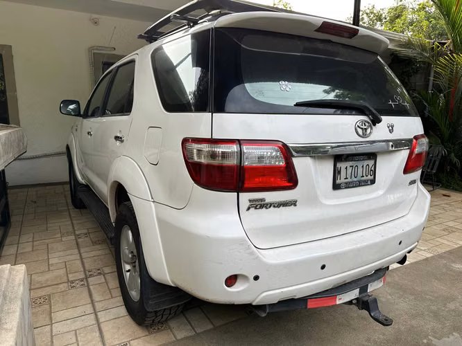 Toyota Fortuner srv 2011