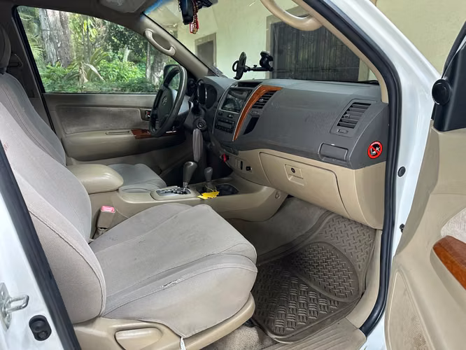 Toyota Fortuner srv 2011