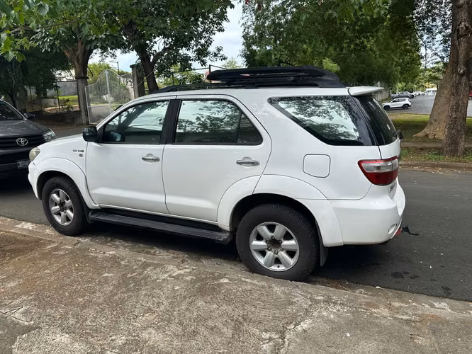 Toyota Fortuner srv 2011