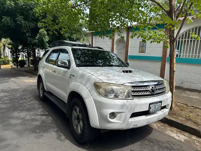 Toyota Fortuner srv 2011