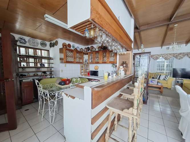 GG - ¡¡ Venta de casa con 1490 Vrs2 en Los Robles !!