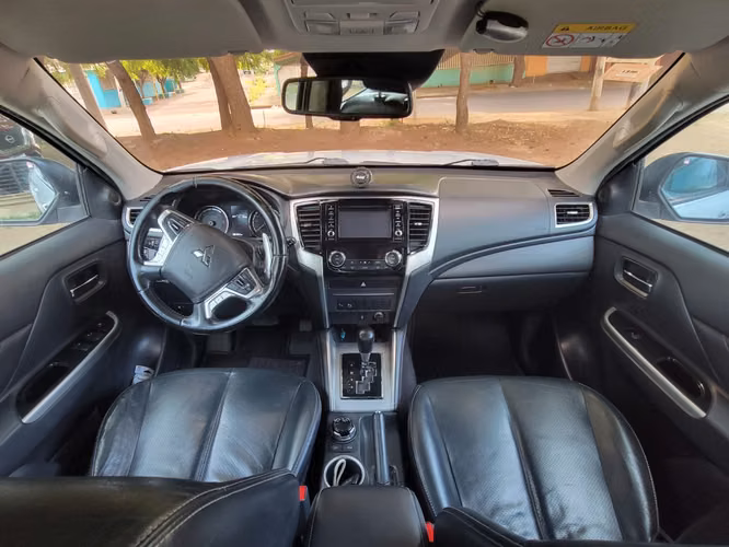 Mitsubishi  L200 / 2021  FULL / Único dueño / Cero detalles - Imagen 5