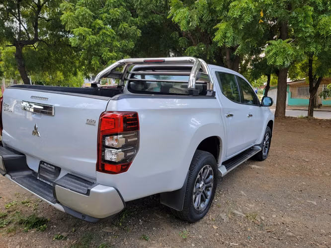 Mitsubishi  L200 / 2021  FULL / Único dueño / Cero detalles - Imagen 3