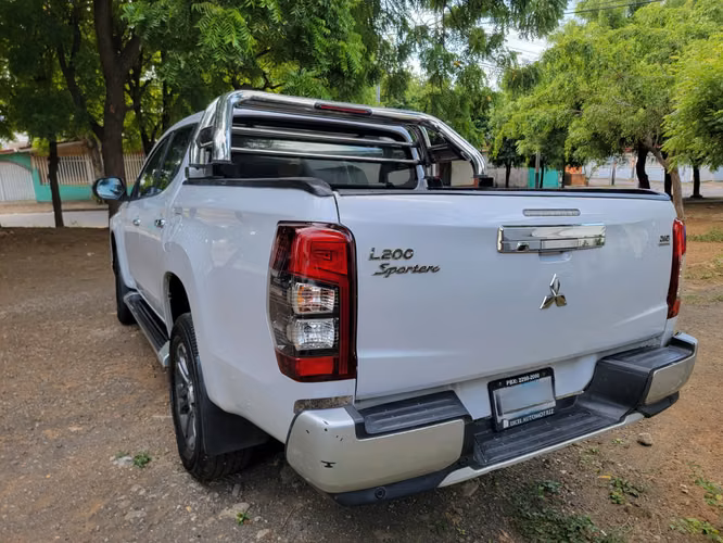 Mitsubishi  L200 / 2021  FULL / Único dueño / Cero detalles - Imagen 4