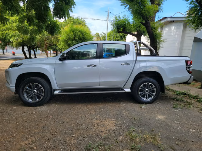 Mitsubishi  L200 / 2021  FULL / Único dueño / Cero detalles - Imagen 7