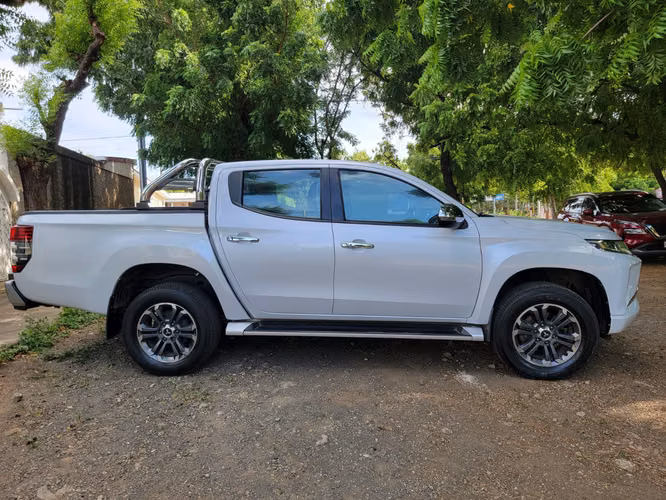 Mitsubishi  L200 / 2021  FULL / Único dueño / Cero detalles - Imagen 8